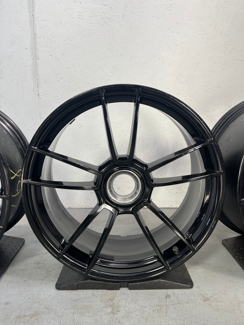 Porsche 992.1 20 21 Zoll Turbo S Sport 4 Felgen INDIVIDUAL QO1 schwarz hochglanz