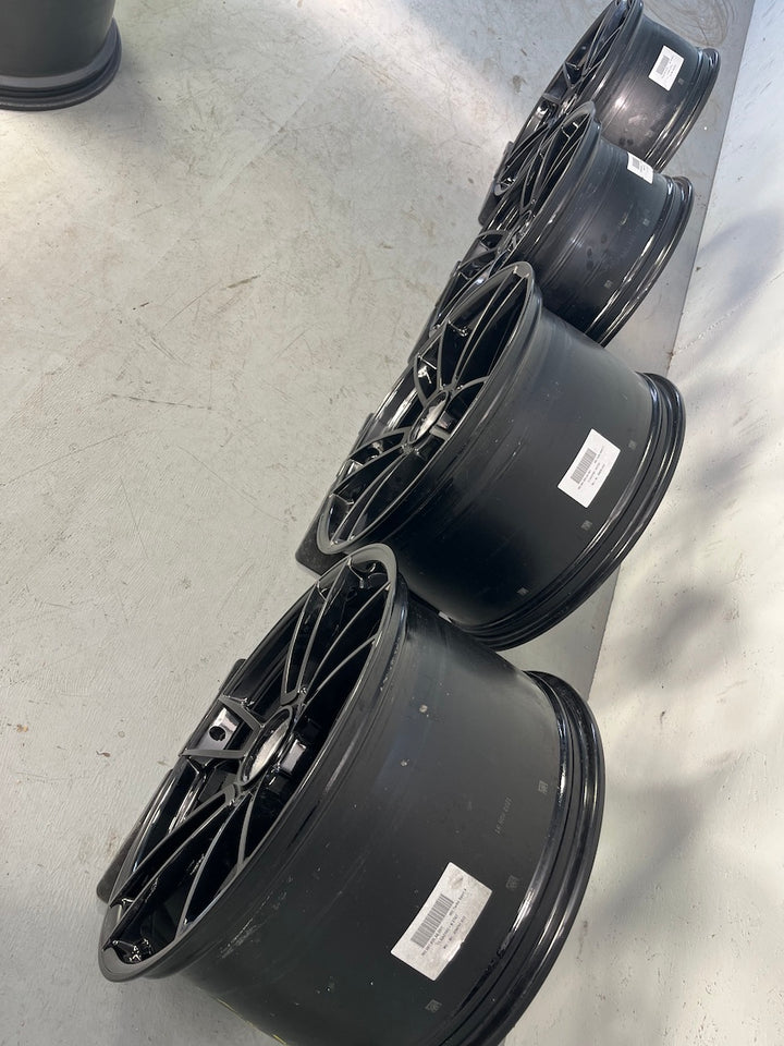 Porsche 992.1 20 21 Zoll Turbo S Sport 4 Felgen INDIVIDUAL QO1 schwarz hochglanz