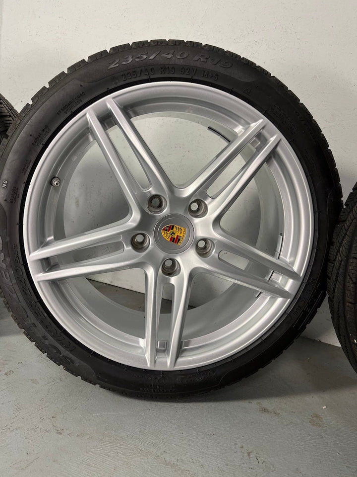 Porsche 991.2 19 Zoll Carrera Winter Räder S C2 Pirelli Heckantrieb