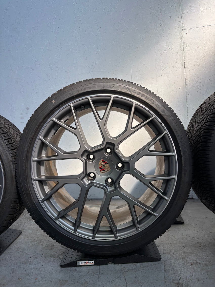Porsche 992.2 RS SPYDER Winter Räder darksilver -27% UNTER LP Goodyear