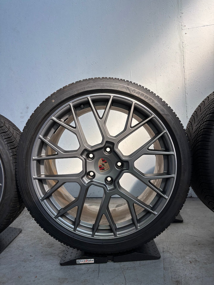 Porsche 992.2 RS SPYDER Winter Räder darksilver -27% UNTER LP Goodyear