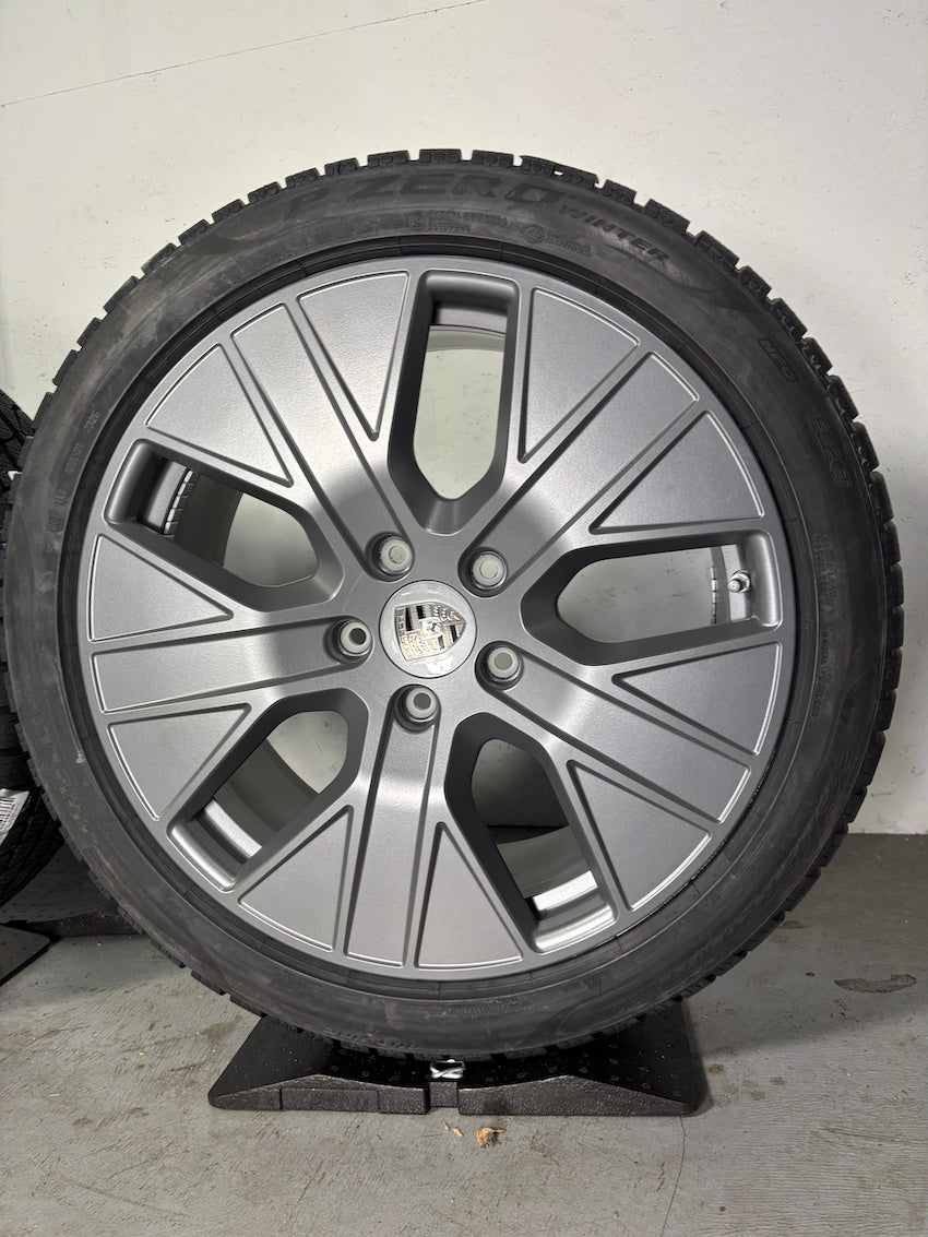 Porsche Taycan J1 20 Zoll TURBO AERO Winterräder Pirelli NEUREIFEN 2026