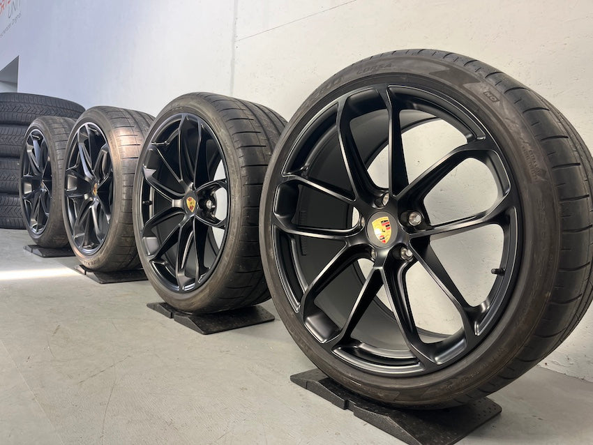 Porsche Cayenne E3 Coupé 9Y0 22" GT Sommerräder SCHWARZ wie neu Pirelli