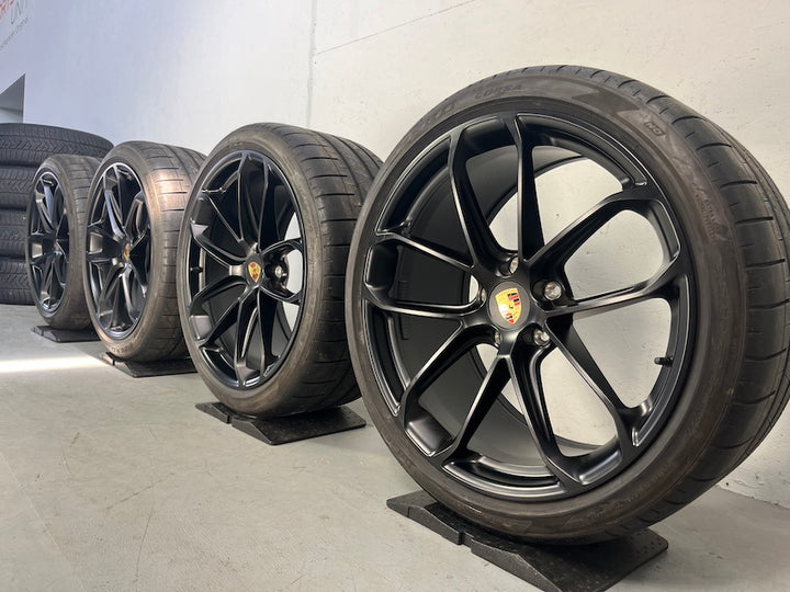 Porsche Cayenne E3 Coupé 9Y0 22" GT Sommerräder SCHWARZ wie neu Pirelli