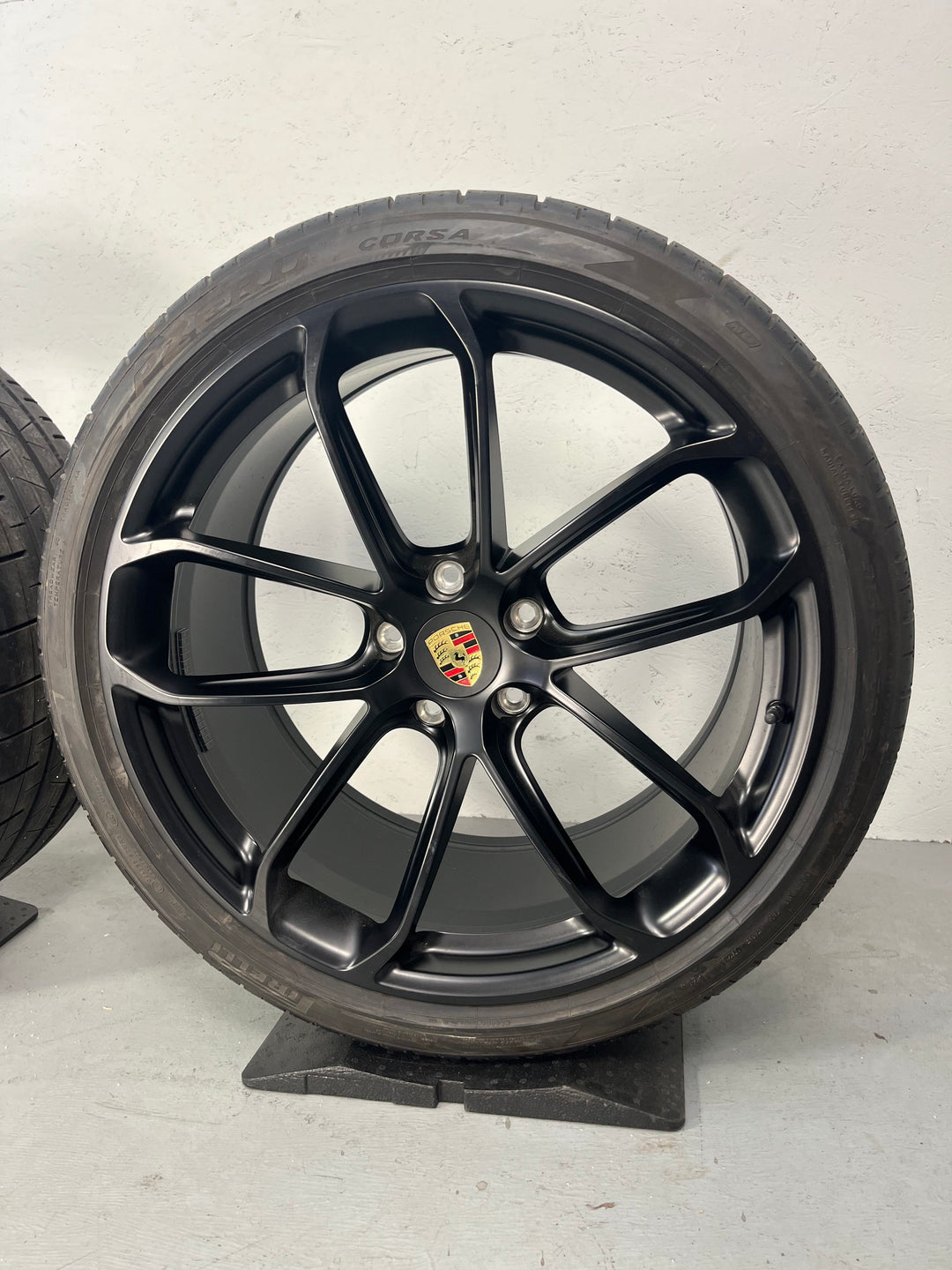 Porsche Cayenne E3 Coupé 9Y0 22" GT Sommerräder SCHWARZ wie neu Pirelli