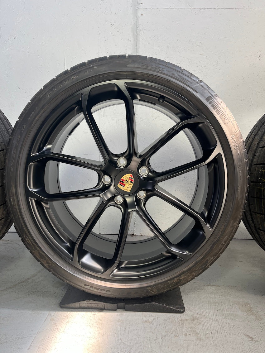 Porsche Cayenne E3 Coupé 9Y0 22" GT Sommerräder SCHWARZ wie neu Pirelli