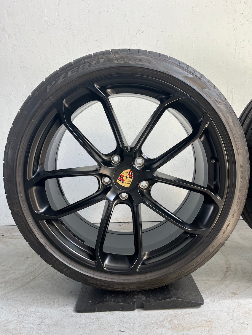 Porsche Cayenne E3 Coupé 9Y0 22" GT Sommerräder SCHWARZ wie neu Pirelli