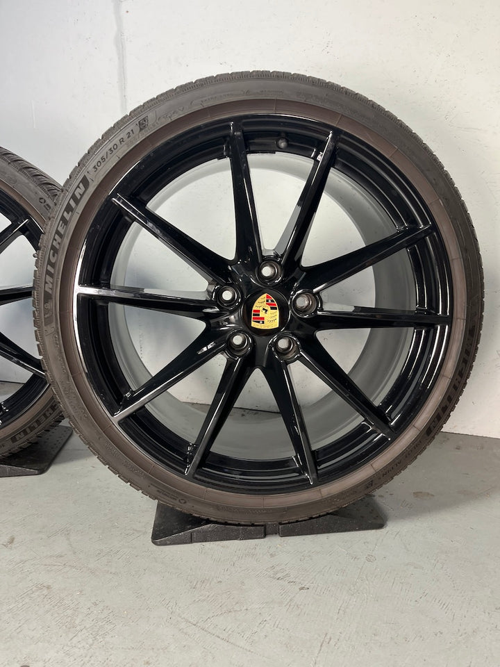 Porsche 992 20 21 Zoll Carrera S Winter Räder Michelin glanzschwarz