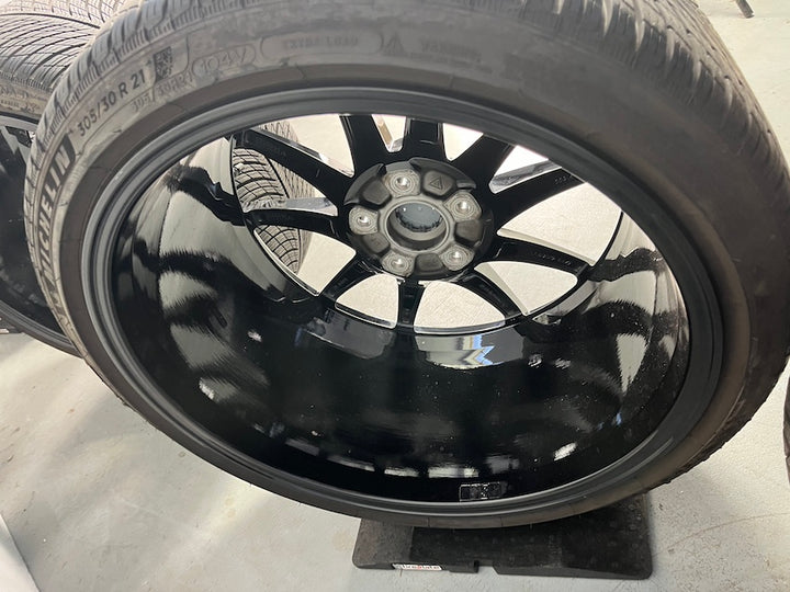Porsche 992 20 21 Zoll Carrera S Winter Räder Michelin glanzschwarz