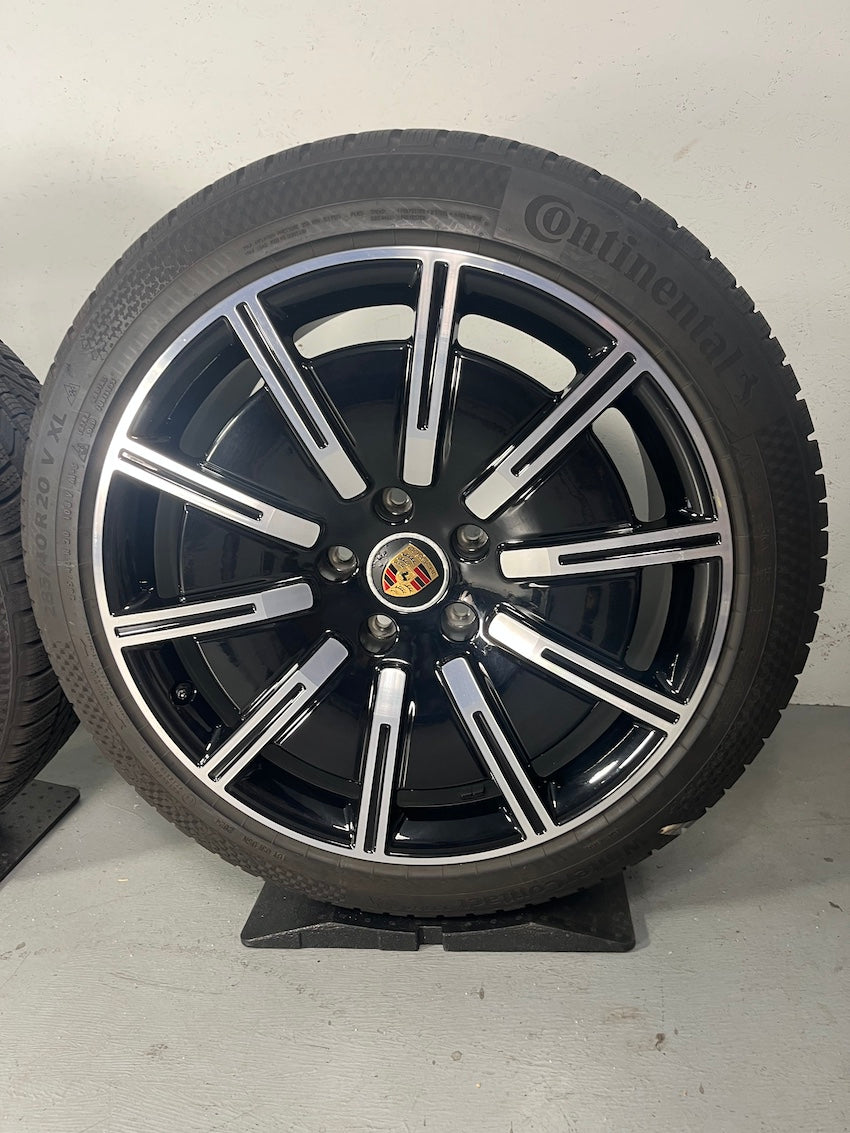 Porsche Taycan J1 20 Zoll Sport Aero Winter Neureifen Continental aus 2024 8,5mm