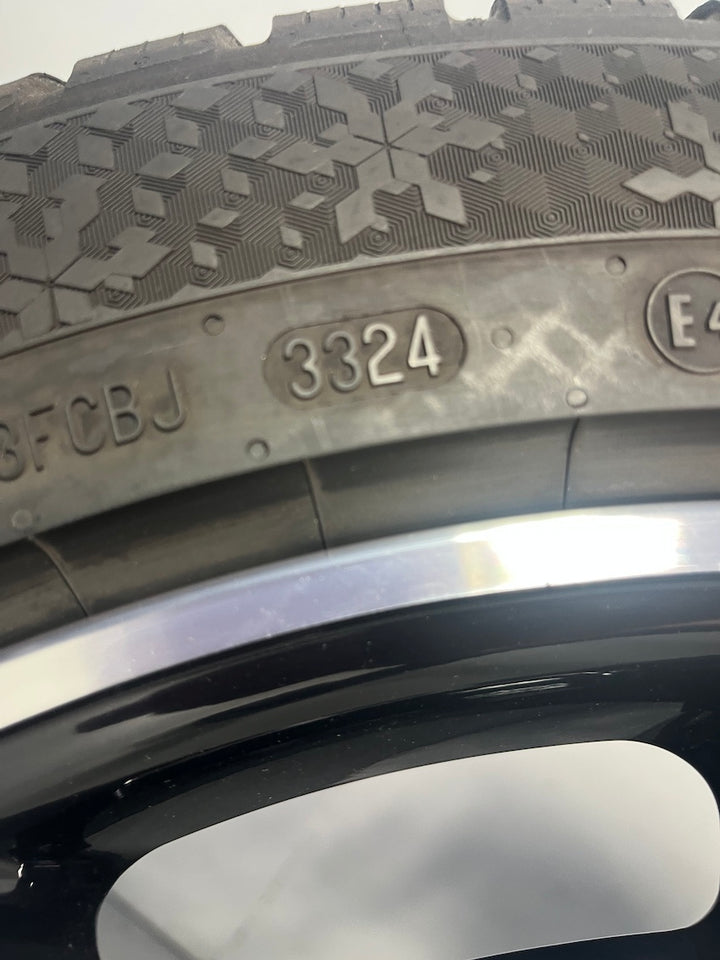 Porsche Taycan J1 20 Zoll Sport Aero Winter Neureifen Continental aus 2024 8,5mm
