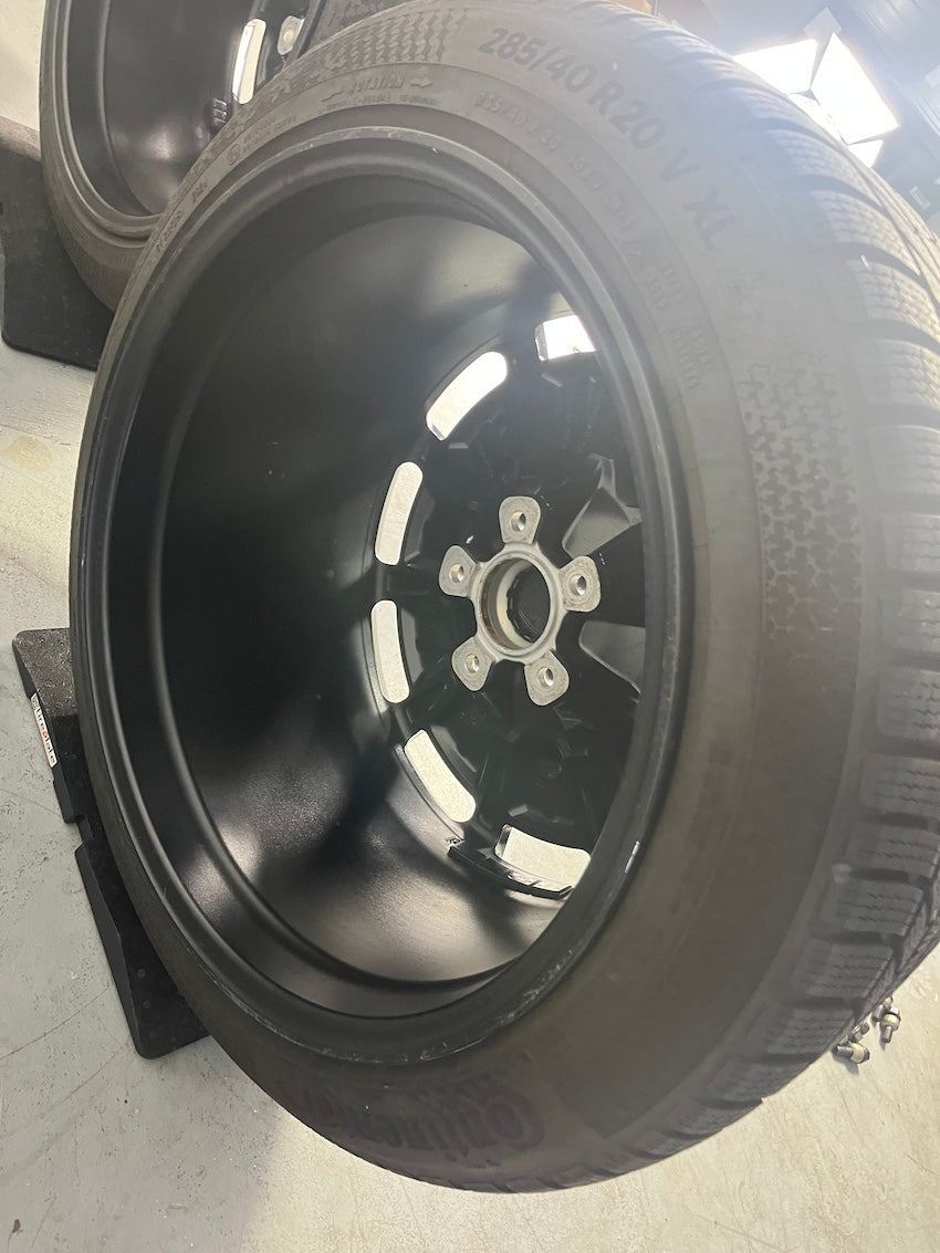 Porsche Taycan J1 20 Zoll Sport Aero Winter Neureifen Continental aus 2024 8,5mm