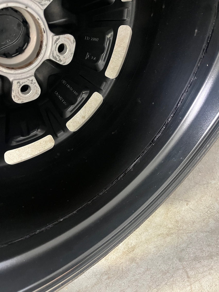 Porsche Taycan J1 20 Zoll Sport Aero Winter Neureifen Continental aus 2024 8,5mm