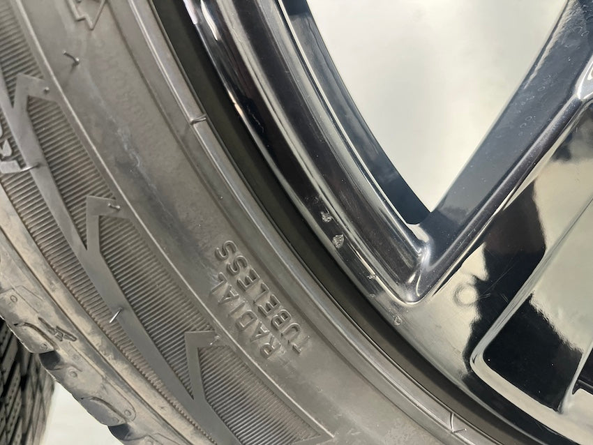 Porsche Taycan J1 20 Zoll Tequipment Design Winterräder Goodyear glanzschwarz
