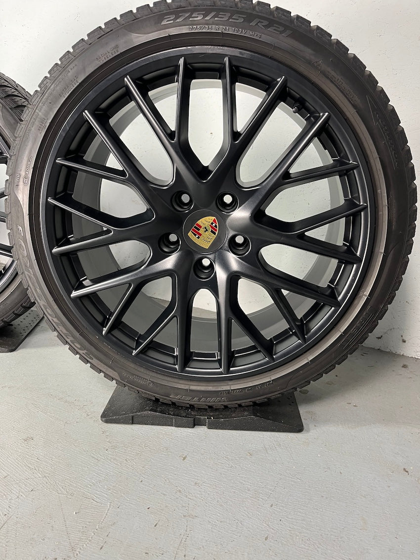Porsche Panamera 971 21 Zoll Sport Design Winter Räder Pirelli mattschwarz