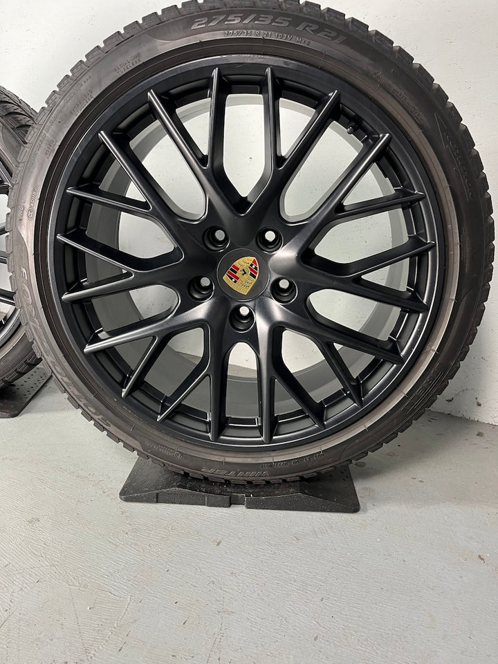 Porsche Panamera 971 21 Zoll Sport Design Winter Räder Pirelli mattschwarz