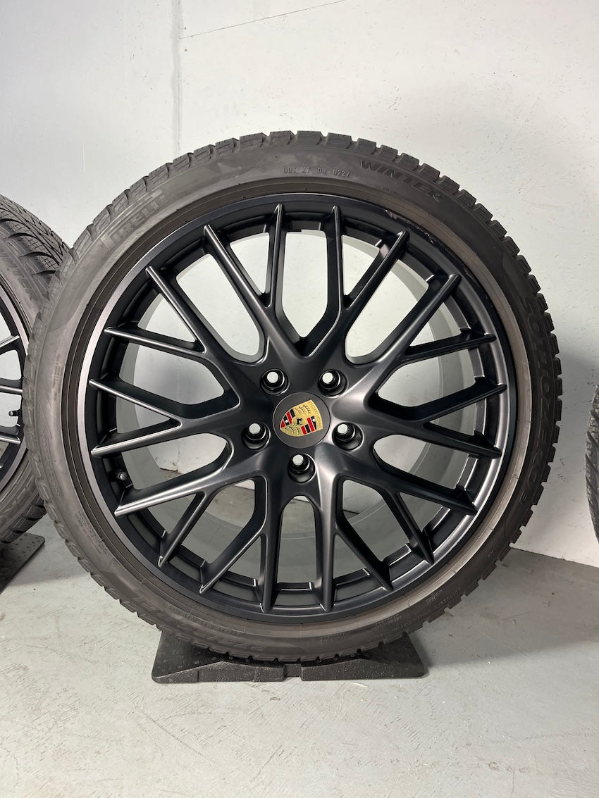 Porsche Panamera 971 21 Zoll Sport Design Winter Räder Pirelli mattschwarz