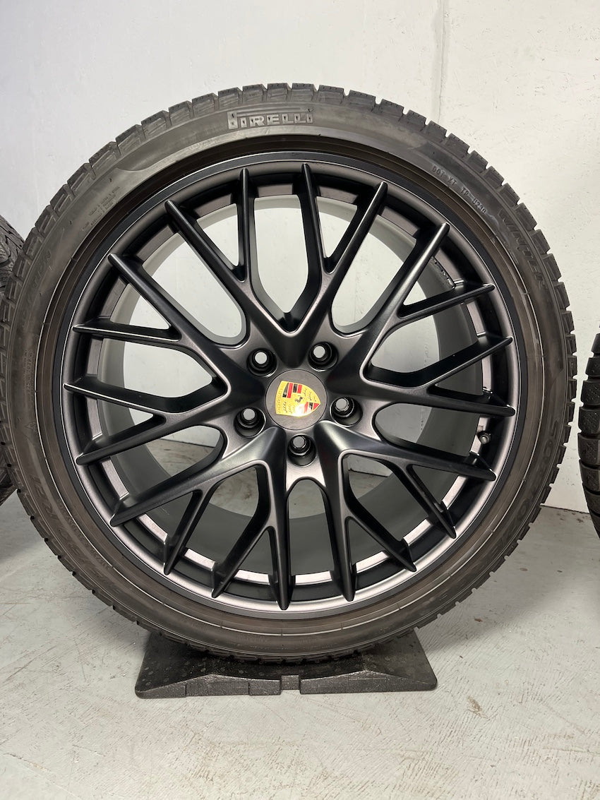 Porsche Panamera 971 21 Zoll Sport Design Winter Räder Pirelli mattschwarz