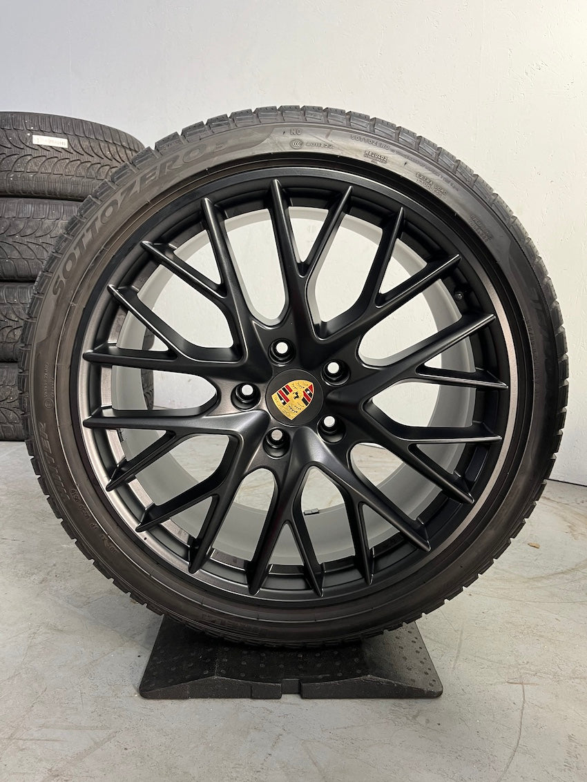 Porsche Panamera 971 21 Zoll Sport Design Winter Räder Pirelli mattschwarz