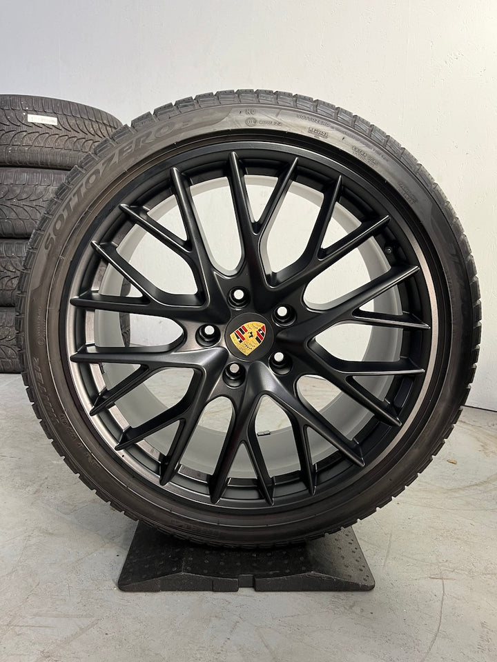 Porsche Panamera 971 21 Zoll Sport Design Winter Räder Pirelli mattschwarz