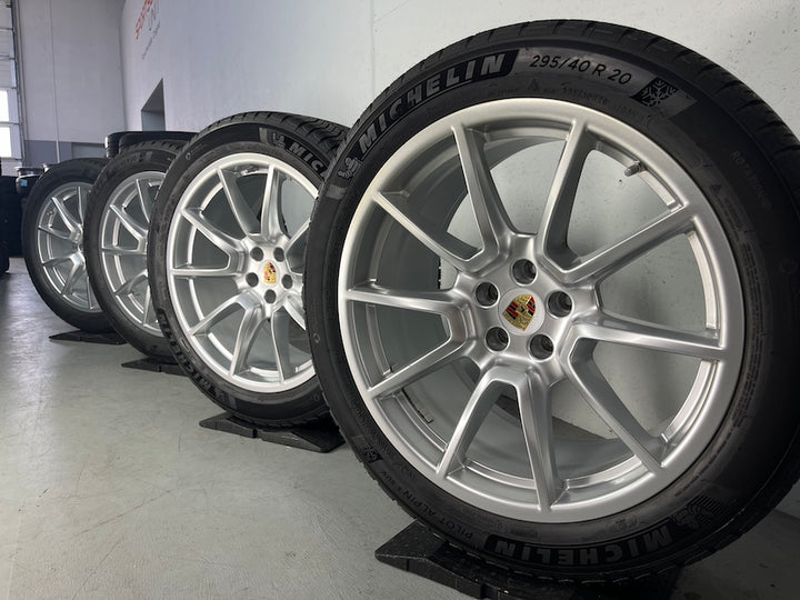 Porsche Macan 20 Zoll Sport Design Winter Räder Michelin DOT2020/21 7mm