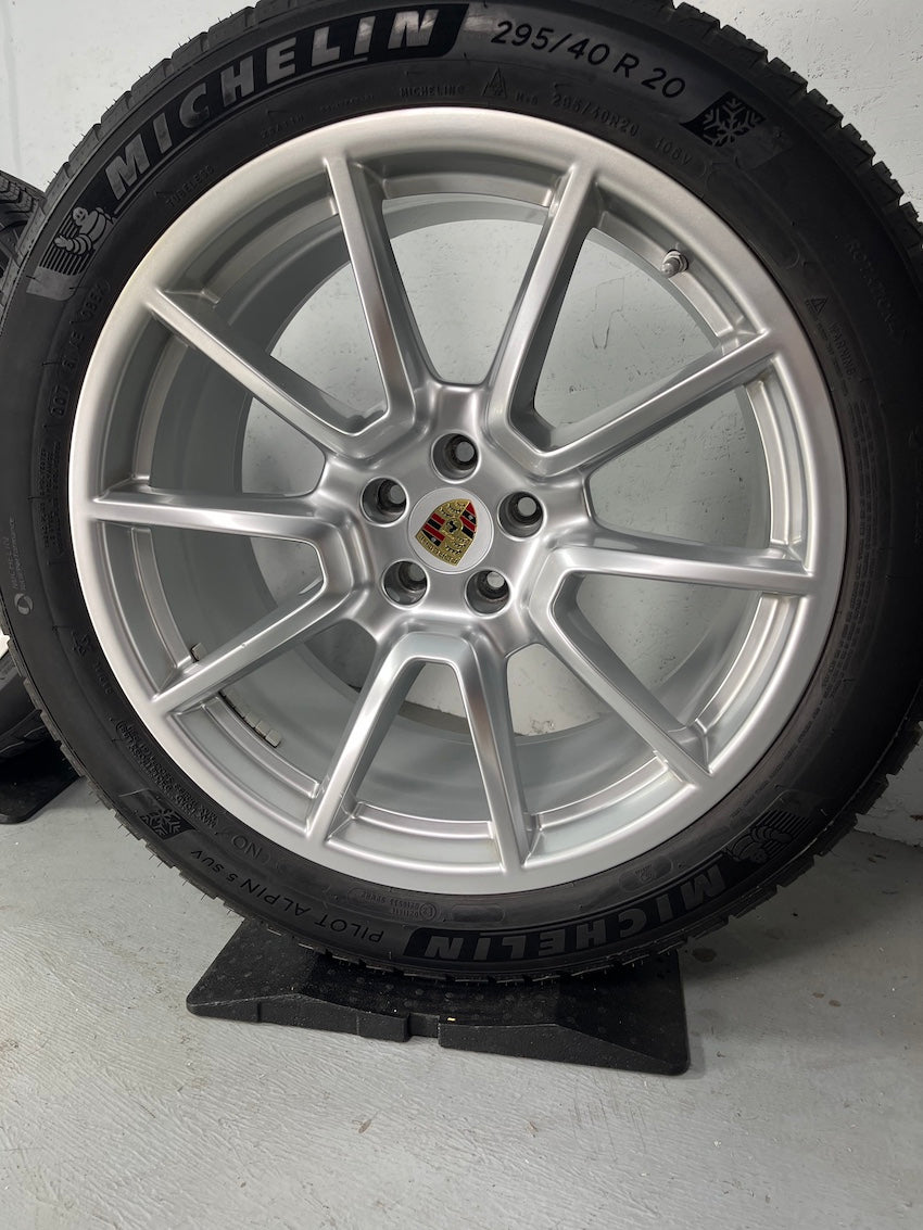 Porsche Macan 20 Zoll Sport Design Winter Räder Michelin DOT2020/21 7mm