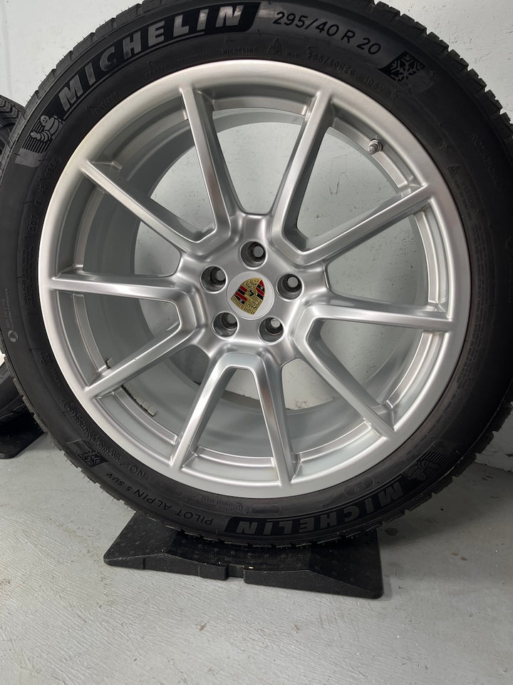 Porsche Macan 20 Zoll Sport Design Winter Räder Michelin DOT2020/21 7mm