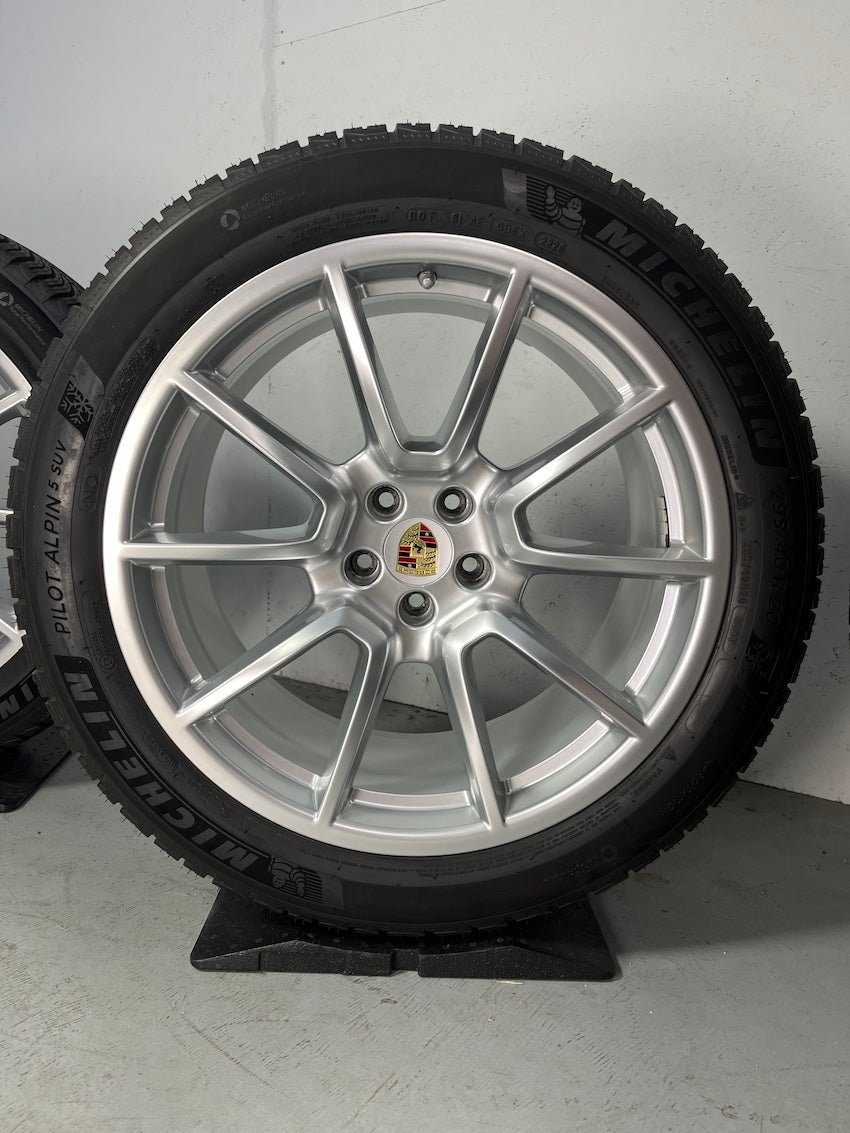Porsche Macan 20 Zoll Sport Design Winter Räder Michelin DOT2020/21 7mm