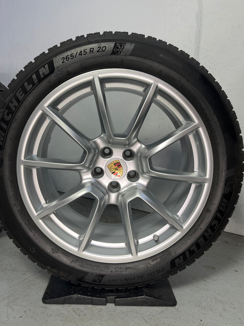 Porsche Macan 20 Zoll Sport Design Winter Räder Michelin DOT2020/21 7mm