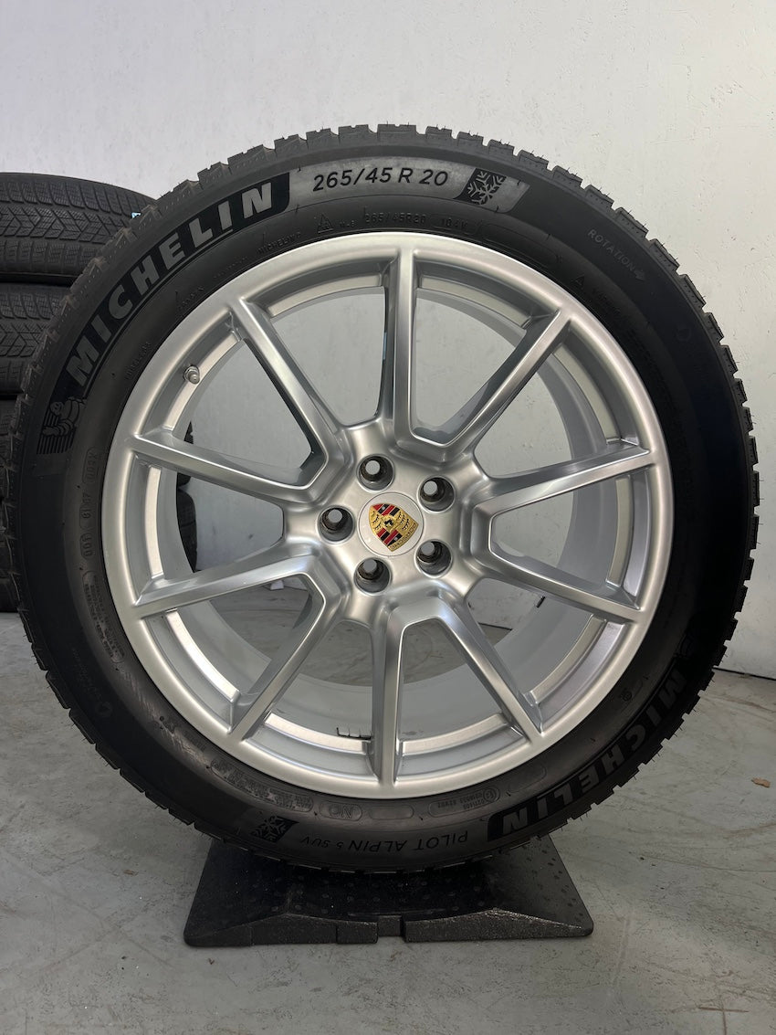 Porsche Macan 20 Zoll Sport Design Winter Räder Michelin DOT2020/21 7mm