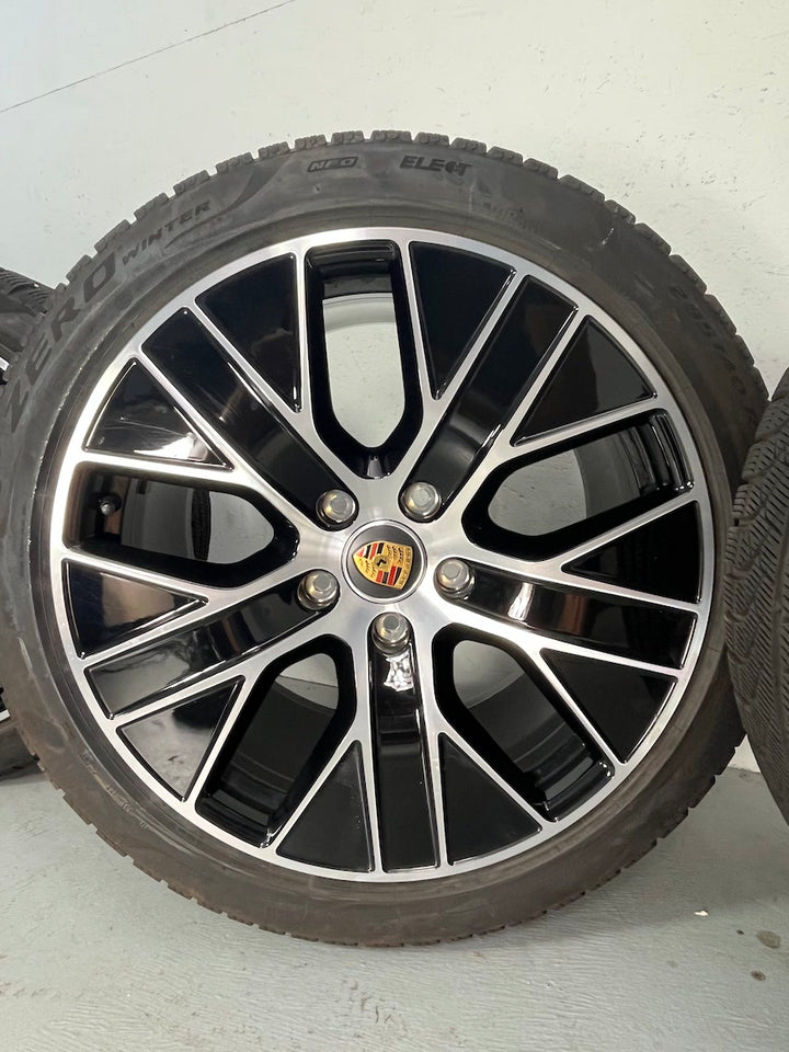 Porsche Taycan 20 Zoll TURBO AERO Winterräder Pirelli DOT2022 6,5-7mm