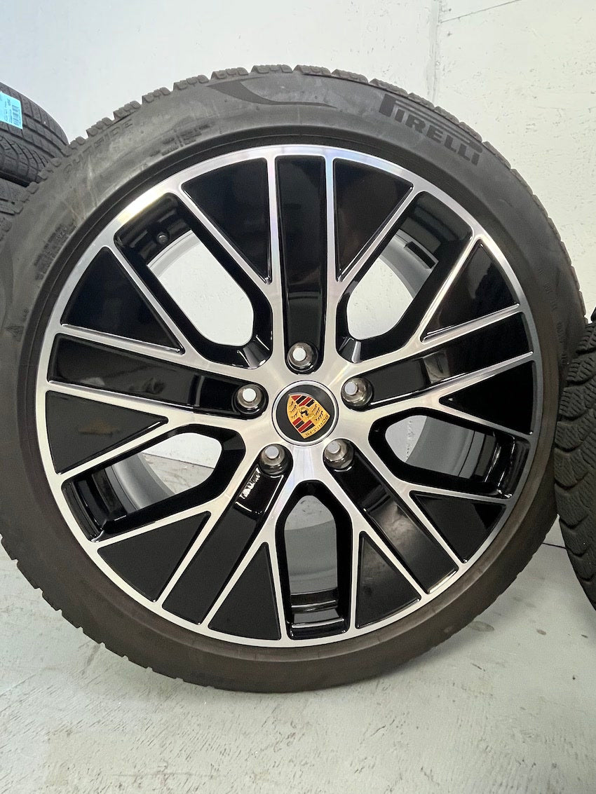 Porsche Taycan 20 Zoll TURBO AERO Winterräder Pirelli DOT2022 6,5-7mm