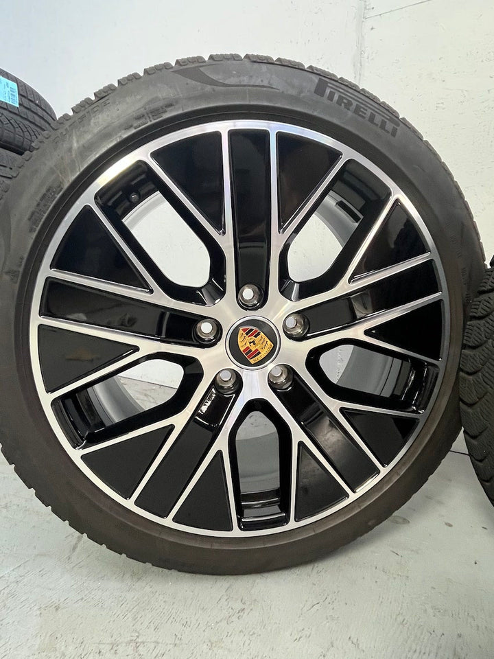 Porsche Taycan 20 Zoll TURBO AERO Winterräder Pirelli DOT2022 6,5-7mm