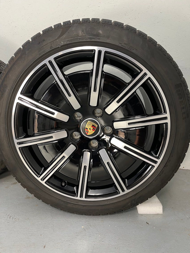 Porsche Taycan 20 Zoll Sport Aero Winterräder Pirelli DOT2021 6,5-7mm