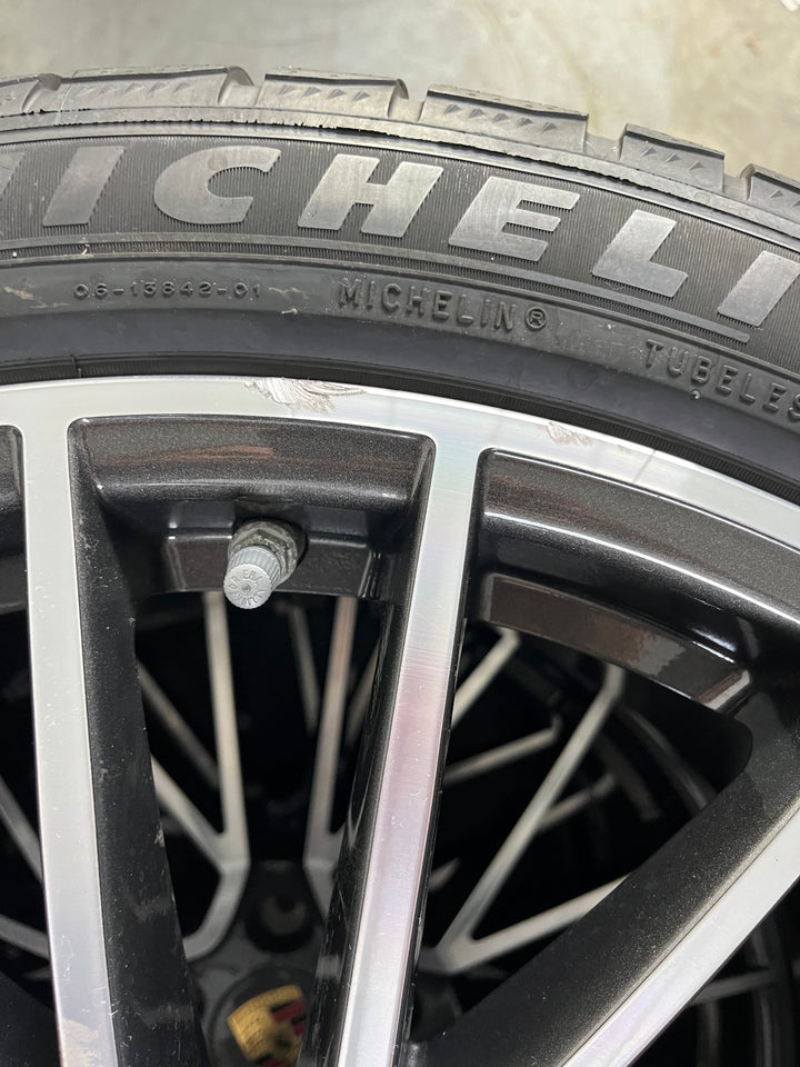 Porsche Cayenne COUPE E3 21 Zoll RS Spyder Winter Räder Michelin 80%