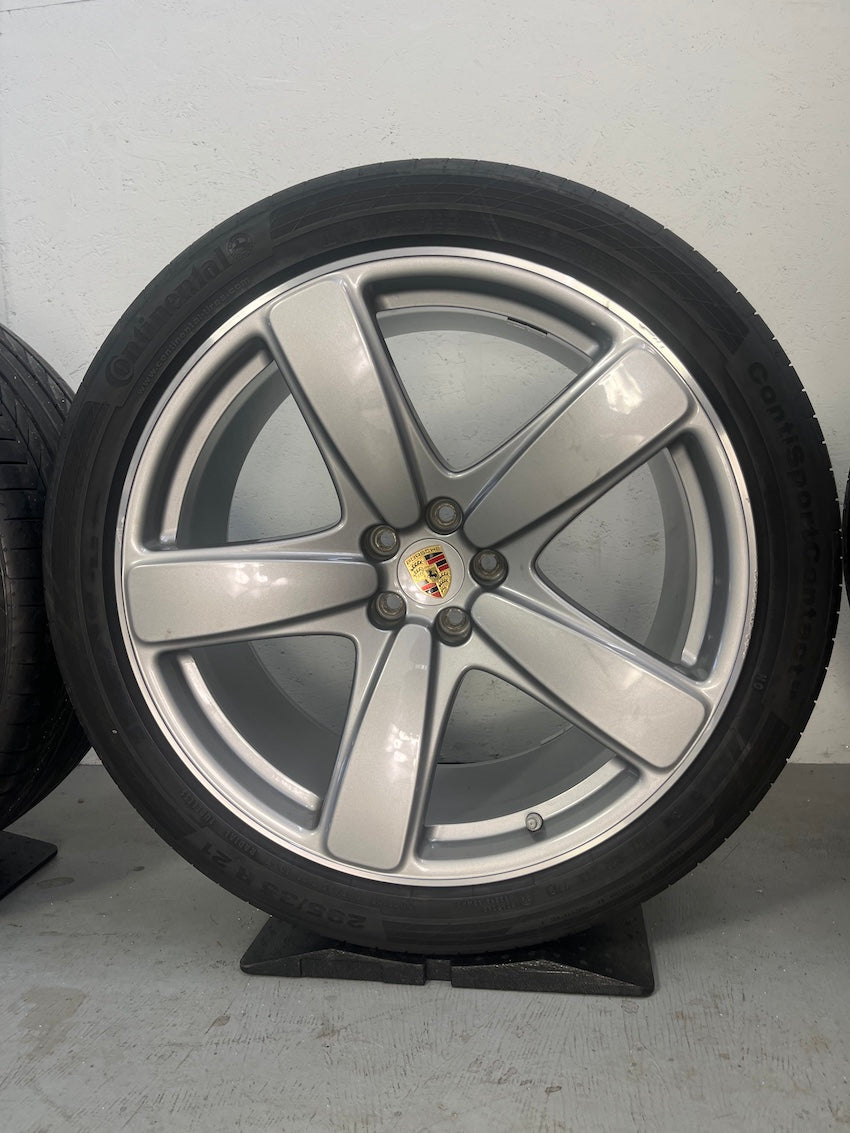 Porsche Macan I 21 Zoll Sport Classic Sommer Räder GT-silber Continental