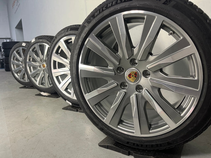 Porsche Taycan J1 II 20 Zoll Tequipment Design Winterräder NEUREIFEN Michelin