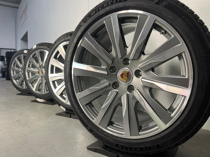 Porsche Taycan J1 II 20 Zoll Tequipment Design Winterräder NEUREIFEN Michelin
