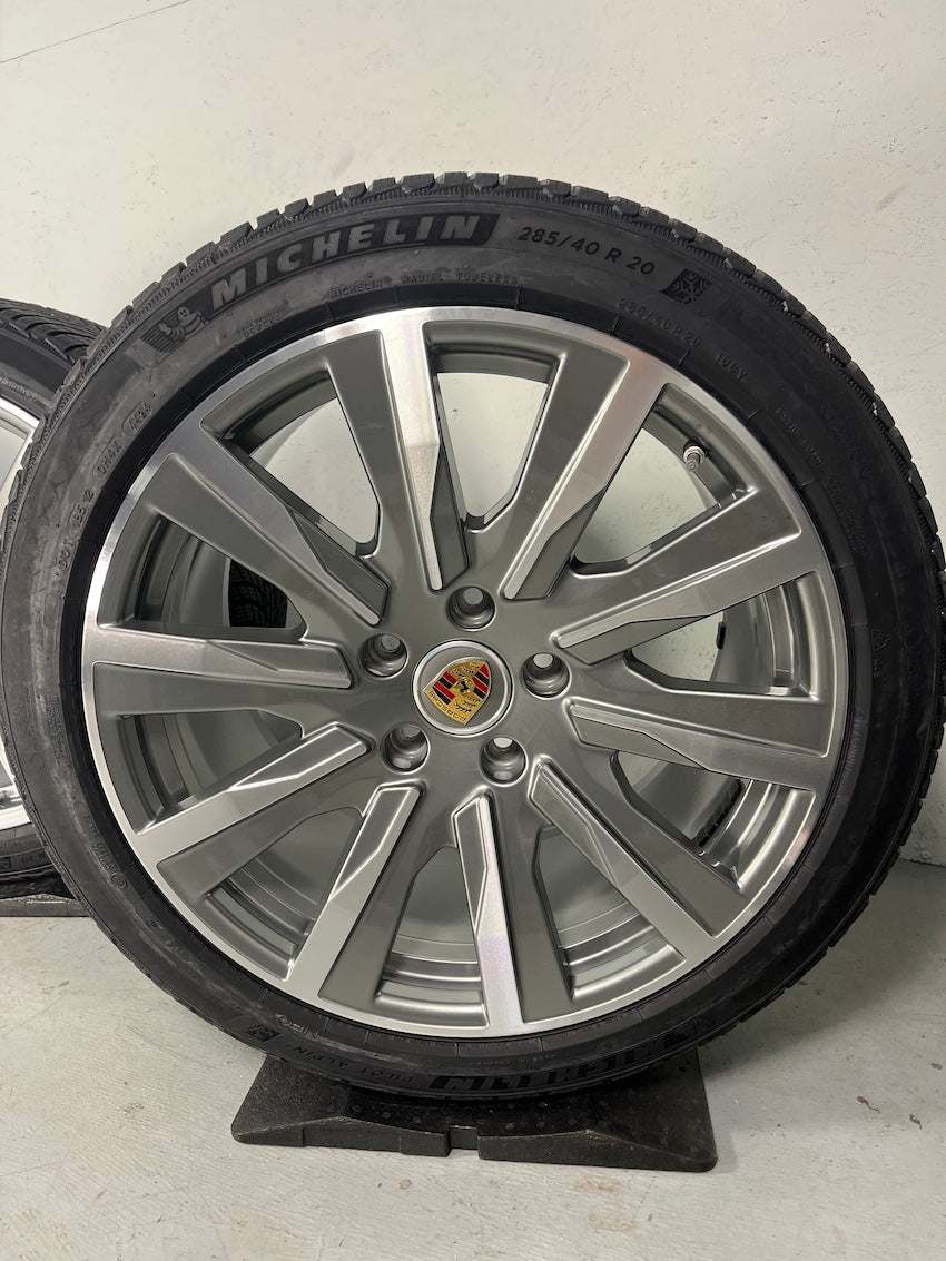 Porsche Taycan J1 II 20 Zoll Tequipment Design Winterräder NEUREIFEN Michelin