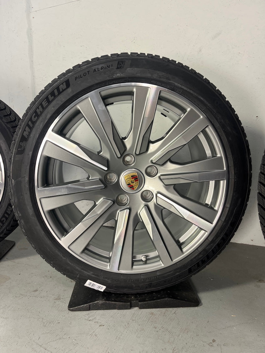 Porsche Taycan J1 II 20 Zoll Tequipment Design Winterräder NEUREIFEN Michelin