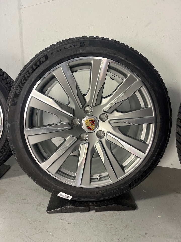 Porsche Taycan J1 II 20 Zoll Tequipment Design Winterräder NEUREIFEN Michelin