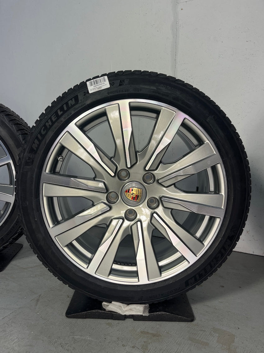 Porsche Taycan J1 II 20 Zoll Tequipment Design Winterräder NEUREIFEN Michelin