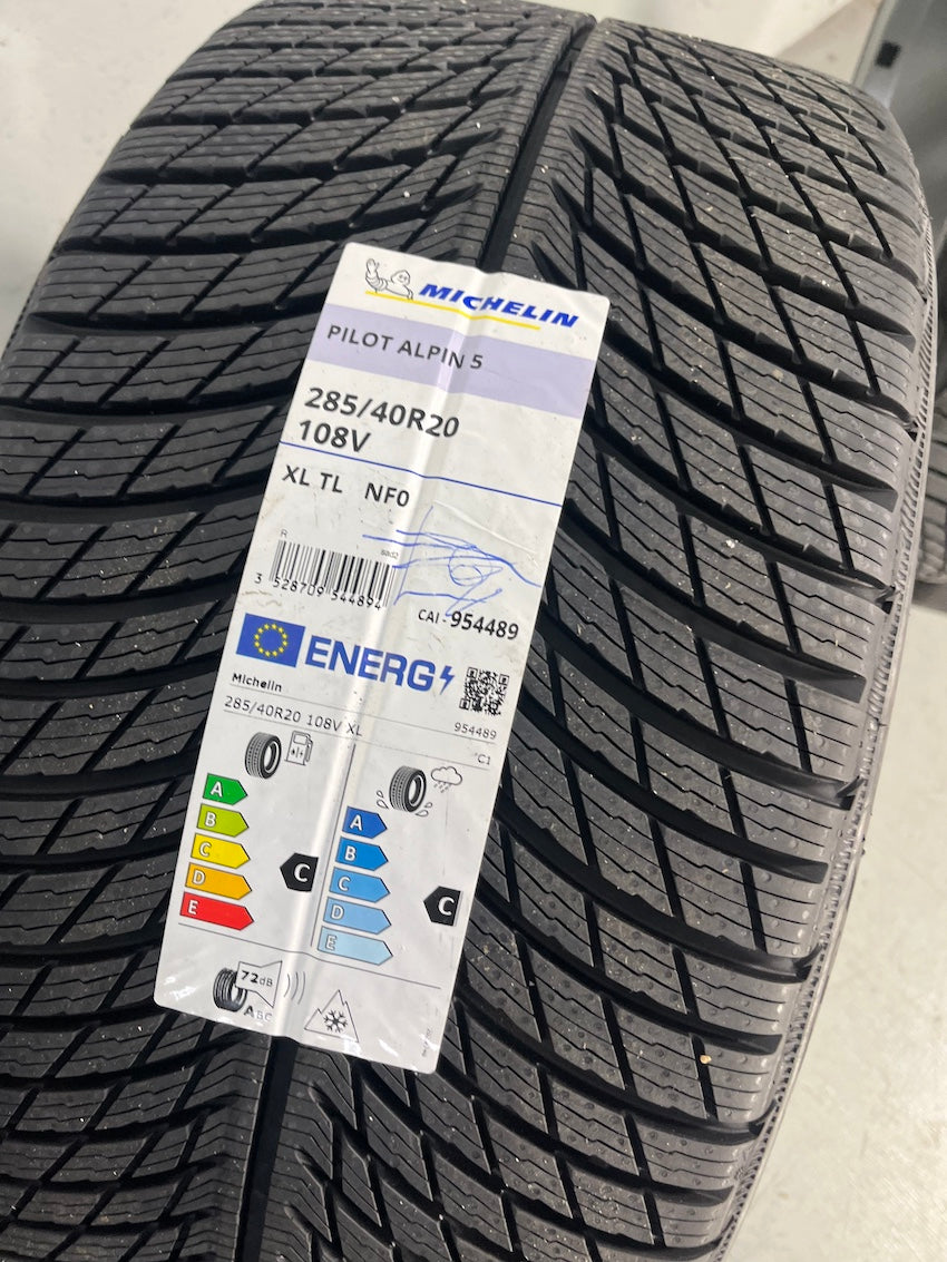 Porsche Taycan J1 II 20 Zoll Tequipment Design Winterräder NEUREIFEN Michelin