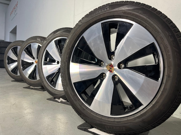 Porsche Macan IV Electric 20 Zoll Winter Räder NUR 400Km Pirelli