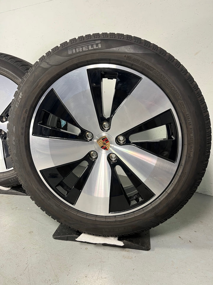 Porsche Macan IV Electric 20 Zoll Winter Räder NUR 400Km Pirelli