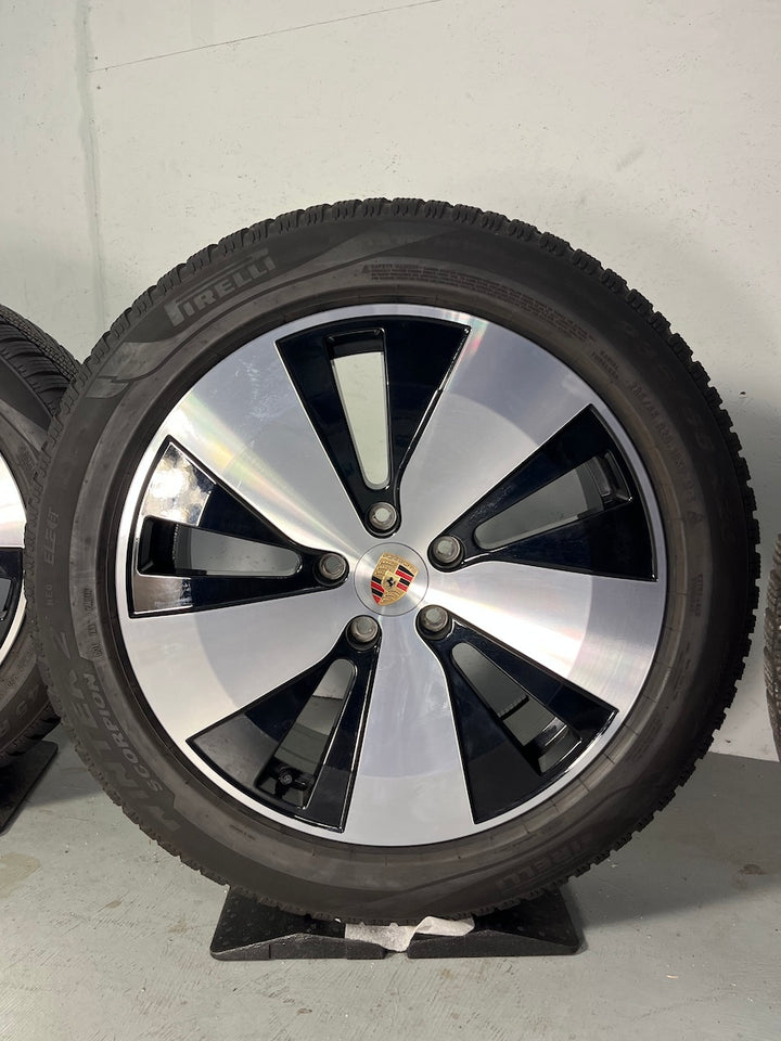 Porsche Macan IV Electric 20 Zoll Winter Räder NUR 400Km Pirelli