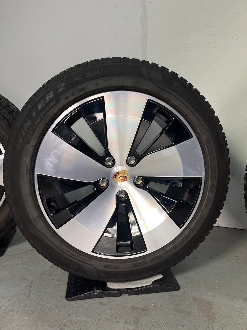 Porsche Macan IV Electric 20 Zoll Winter Räder NUR 400Km Pirelli