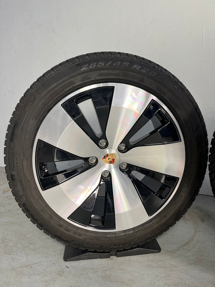 Porsche Macan IV Electric 20 Zoll Winter Räder NUR 400Km Pirelli