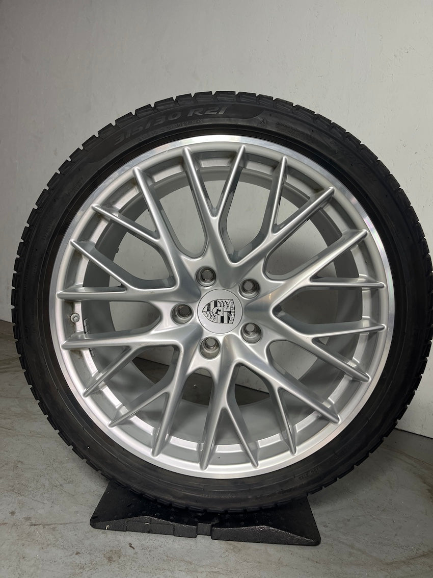 Porsche Panamera 971 21 Zoll Sport Design Winter Räder Pirelli DOT2021