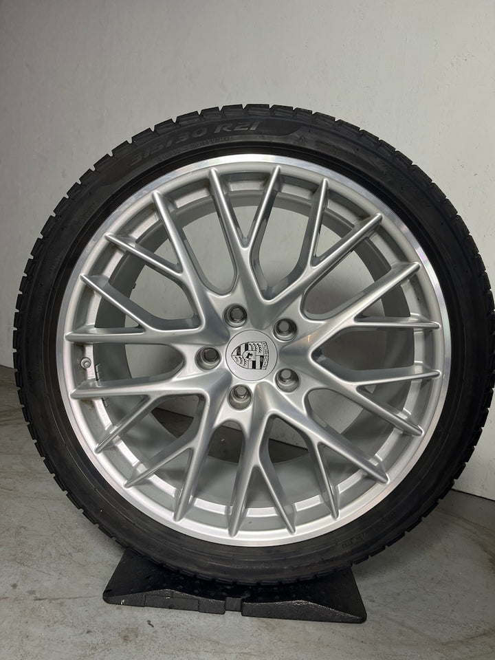 Porsche Panamera 971 21 Zoll Sport Design Winter Räder Pirelli DOT2021